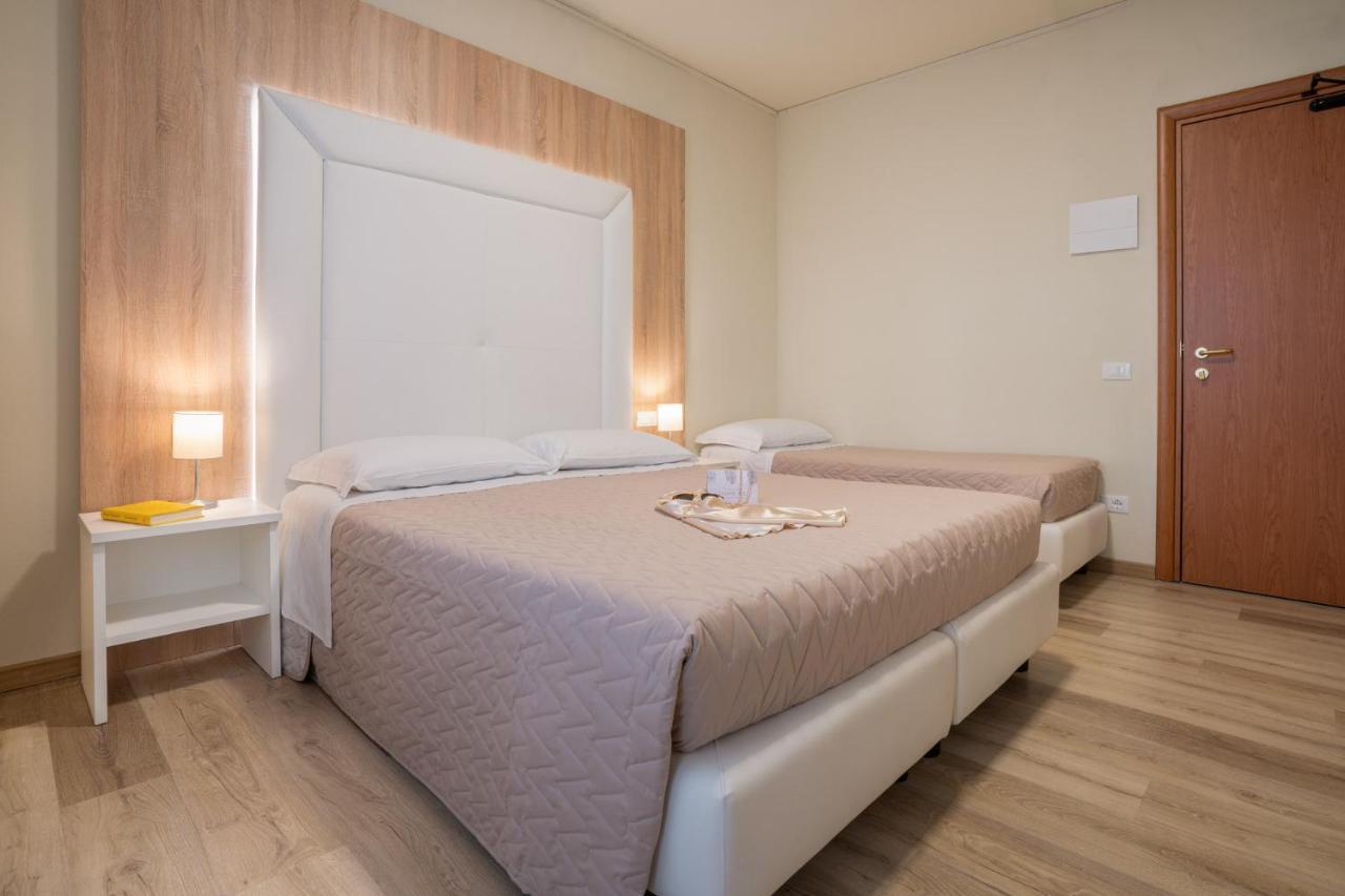 Hotel Suez Lido di Jesolo Exterior photo