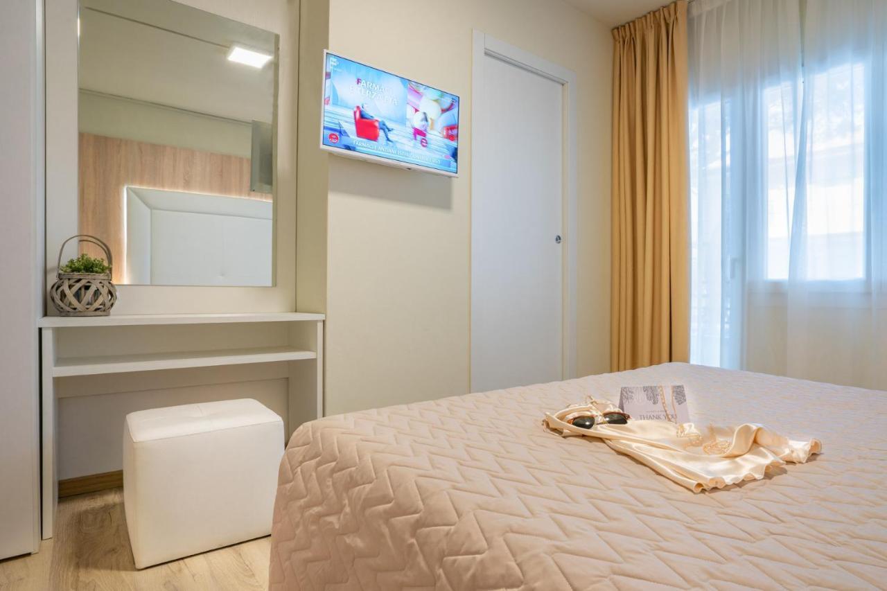 Hotel Suez Lido di Jesolo Exterior photo