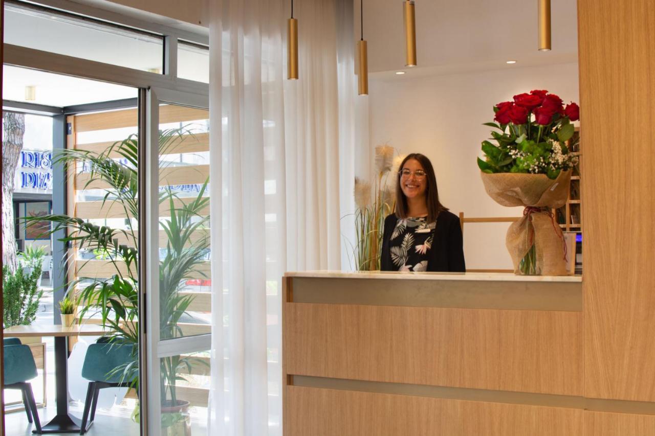 Hotel Suez Lido di Jesolo Exterior photo